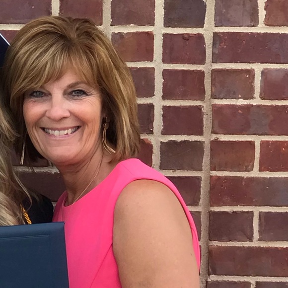 Meet your Posher, Cindy - Picture 1 of 1